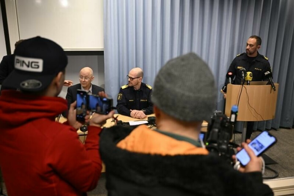 Politiet møtte pressen for å orientere om skytingen ved en skole i Örebro tirsdag. Politiet møtte pressen for å orientere om skytingen ved en skole i Örebro tirsdag. Foto: Pontus Lundahl / TT / NTB