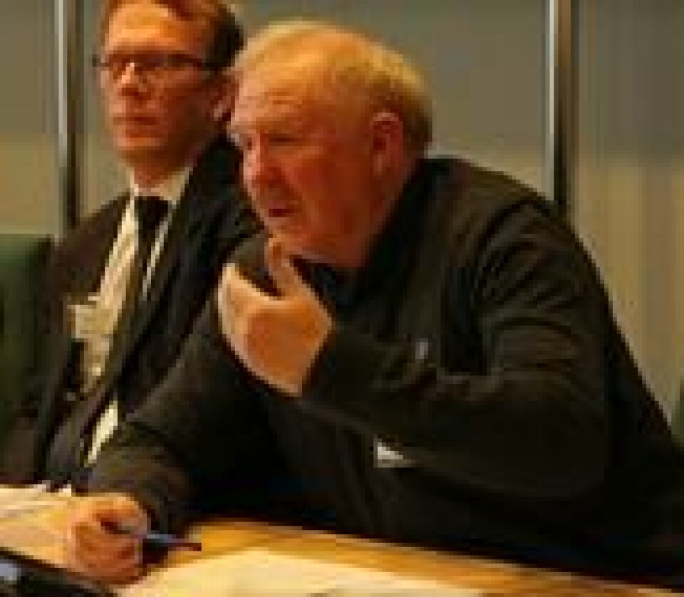 PROBLEM: – Det er et problem i en kommune å ha noen rettigheter for en etnisk gruppe, ikke for andre. Og vi i en utkantkommune må fremme alle næringsgreiner, sa ordfører Jan Håvard Refsethås i Holtålen under høringen om samisk konsultasjonsrett. PROBLEM: – Det er et problem i en kommune å ha noen rettigheter for en etnisk gruppe, ikke for andre. Og vi i en utkantkommune må fremme alle næringsgreiner, sa ordfører Jan Håvard Refsethås i Holtålen under høringen om samisk konsultasjonsrett. Foto: Thomas Vermes / ABC Nyheter