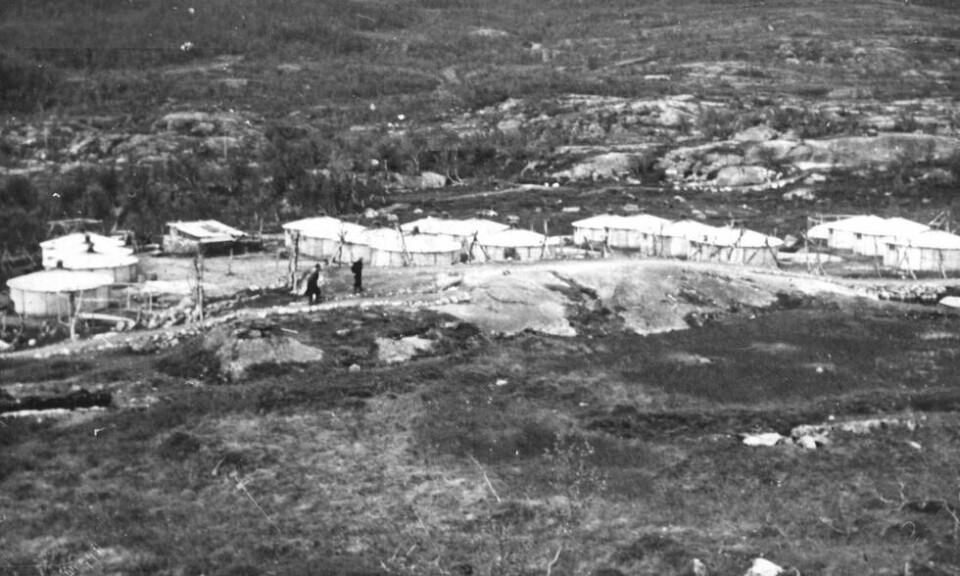 587 jugoslaviske krigsfanger ble sendt til Bjørnfjell fra Beisfjord fangeleir etter en tyfusepidemi. Her var de i karantene i fem måneder. Foto: Ukjent fotograf 587 jugoslaviske krigsfanger ble sendt til Bjørnfjell fra Beisfjord fangeleir etter en tyfusepidemi. Her var de i karantene i fem måneder. Foto: Ukjent fotograf
