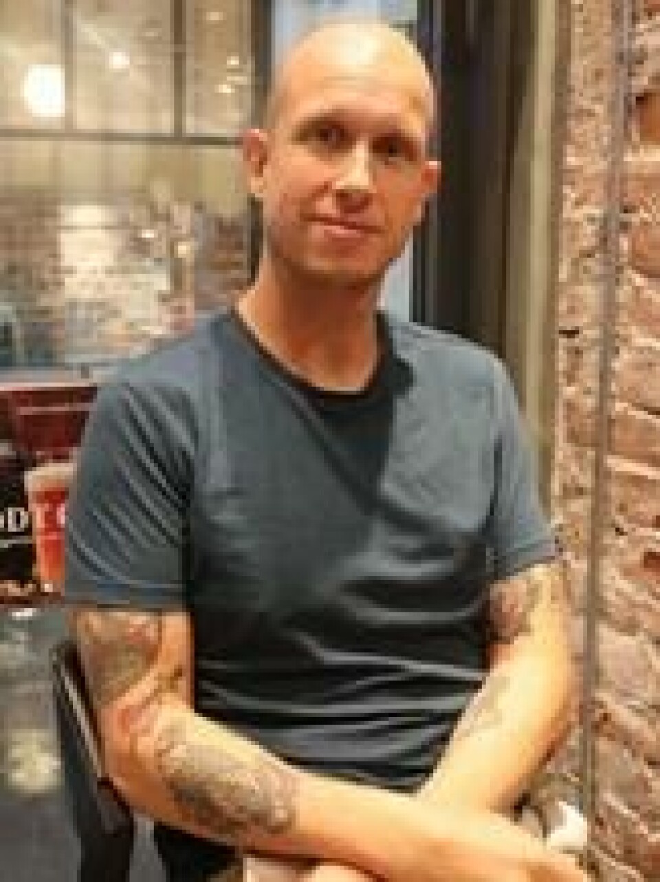 Mange trodde Vegard Tenold Aase selv var nynazist - han hadde hudfargen og hårfrisyren til å matche. – Altså, se på meg, sier han, lettere lattermildt. Mange trodde Vegard Tenold Aase selv var nynazist - han hadde hudfargen og hårfrisyren til å matche. – Altså, se på meg, sier han, lettere lattermildt. Foto: Tone Knipperud