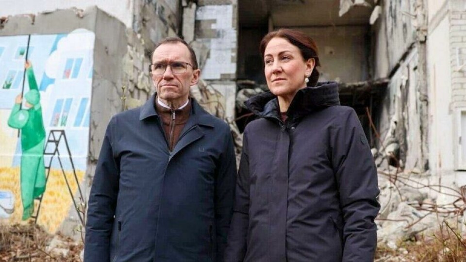 Utenriksminister Espen Barth Eide (Ap) og arbeids- og inkluderingsminister Tonje Brenna (Ap) besøker Kharkiv i Ukraina torsdag. Her er de i et område som ble utsatt for bombing natt til torsdag. Utenriksminister Espen Barth Eide (Ap) og arbeids- og inkluderingsminister Tonje Brenna (Ap) besøker Kharkiv i Ukraina torsdag. Her er de i et område som ble utsatt for bombing natt til torsdag. Foto: NTB