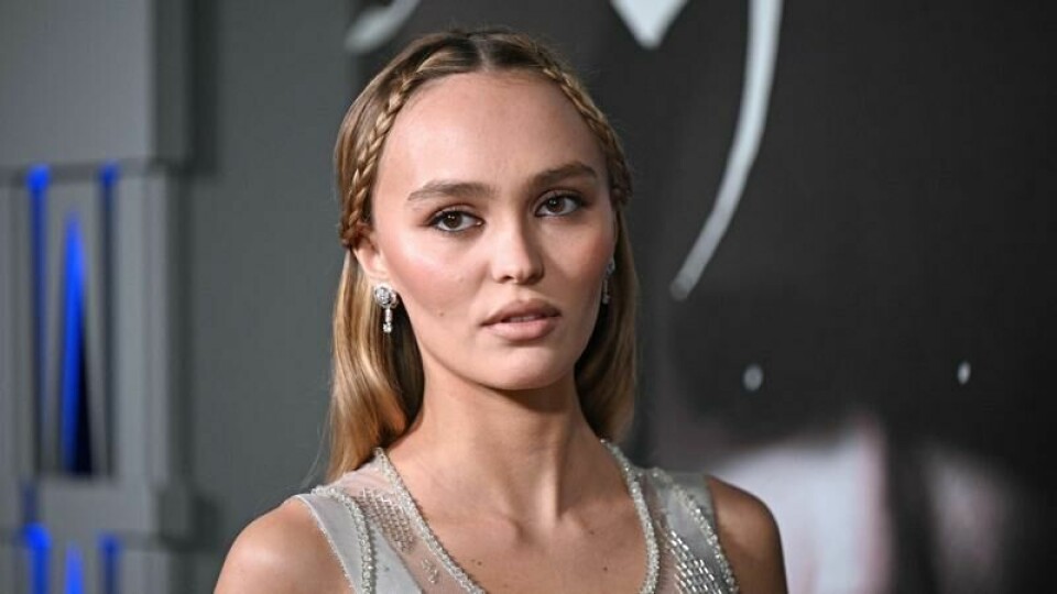 Lily-Rose Depp (25) er datter til Vanessa Paradis og Johnny Depp, og en av dem som de siste par årene har mottatt mest kritikk for å være et nepo-barn.
