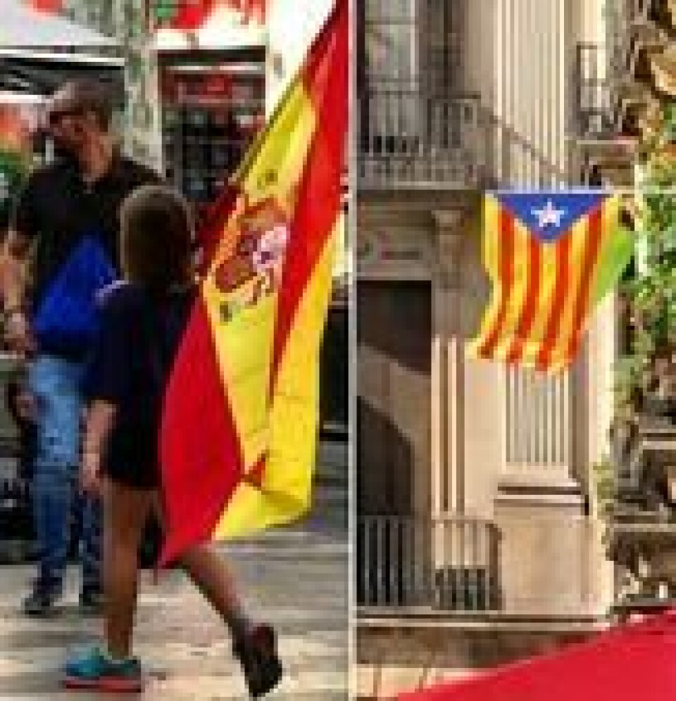 ET SPLITTET FOLK: Mens mange katalanere har hengt det lokale flagget på balkonger og i vinduer - som her på Plaça Reial - ifører unionistene seg flagg, både store og små. ET SPLITTET FOLK: Mens mange katalanere har hengt det lokale flagget på balkonger og i vinduer - som her på Plaça Reial - ifører unionistene seg flagg, både store og små. Foto: Kristine Brunmark