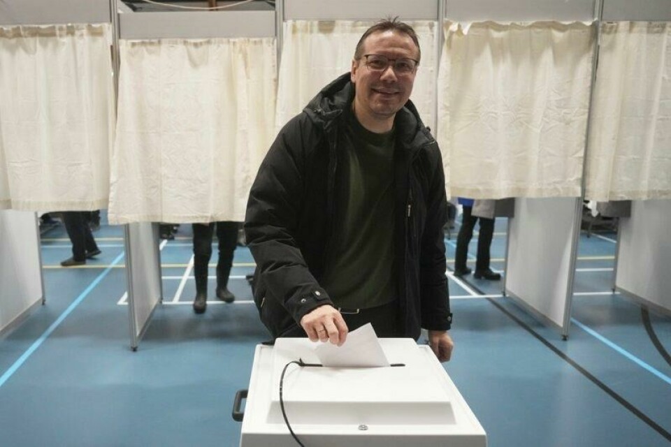 Lederen for partiet Siumut på Grønland, Erik Jensen, trekker seg etter det skuffende valgresultatet tirsdag.