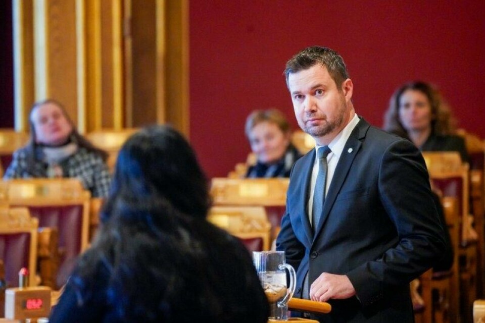 Senterpartiet avviser regjeringens forslag om turistskatt og erstatter det med sitt eget, ifølge parlamentarisk leder Geir Pollestad.