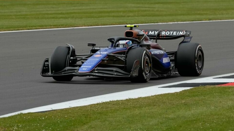 Franco Colapinto på trening på Silverstone-banen i sommer. Foto: Luca Bruno / AP / NTB