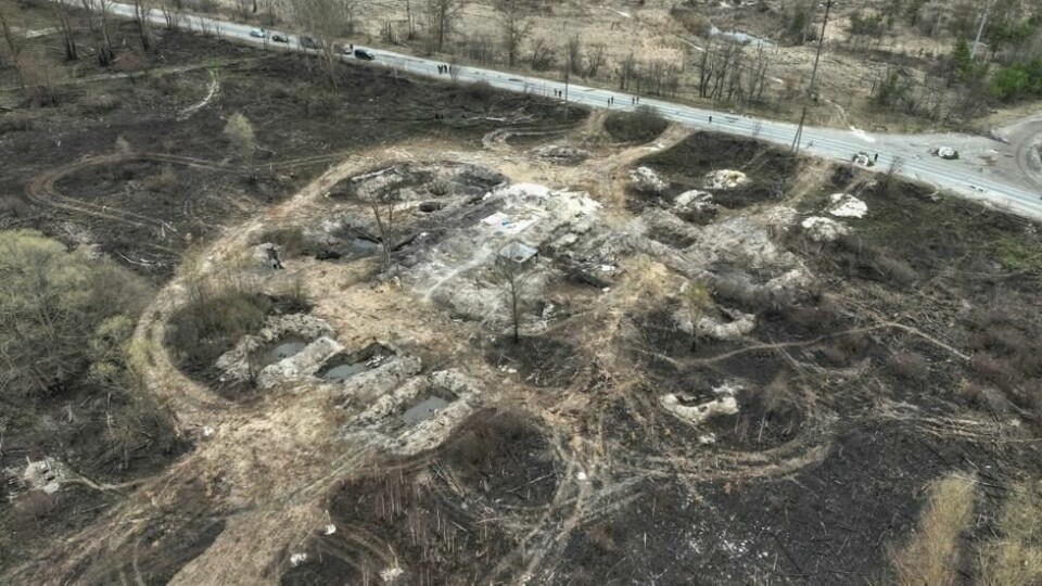 Dronebildet viser skyttergravene de russiske styrkene hadde begynt på i den radioaktive røde skogen. Foto: REUTERS/Gleb Garanich Dronebildet viser skyttergravene de russiske styrkene hadde begynt på i den radioaktive røde skogen. Foto: REUTERS/Gleb Garanich
