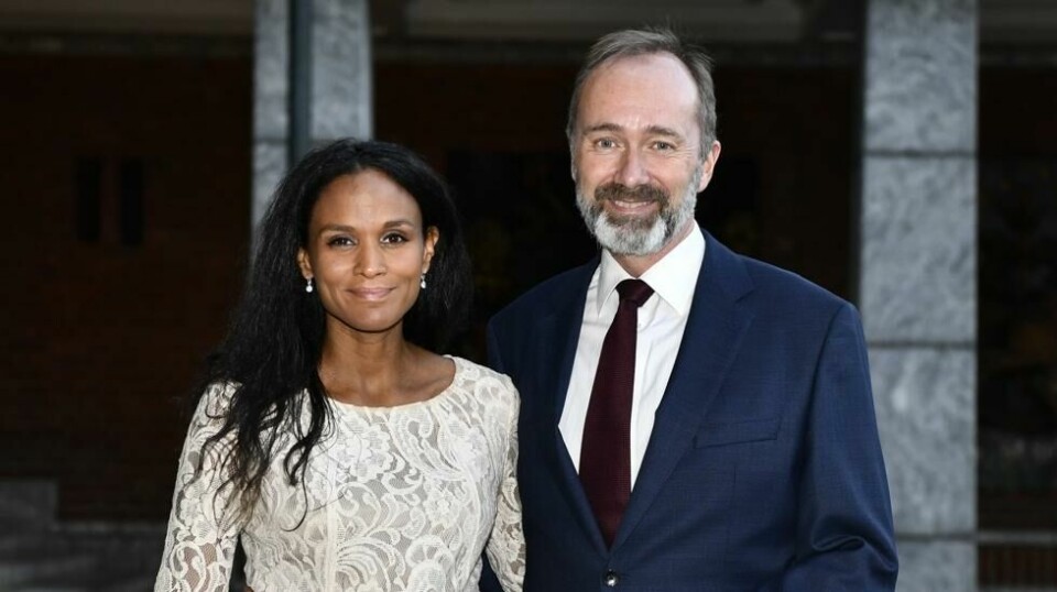 Trond Giske (Ap) og kona Haddy Njie ankommer Stortingets avslutningsmiddag for stortingsrepresentantene og medlemmer av regjeringen i Oslo rådhus i 2021.