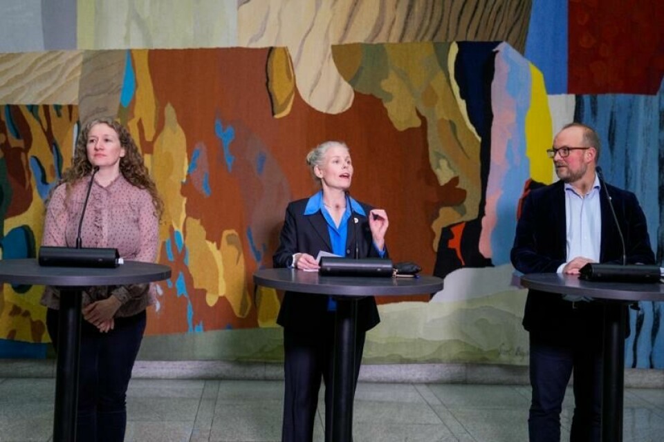 Tuva Moflag (Ap), Kirsti Bergstø (SV) og André Myhrvold (Sp) under pressekonferanse på Stortinget etter SV og regjeringspartiene kom søndag til enighet om statsbudsjettet for 2025. Tuva Moflag (Ap), Kirsti Bergstø (SV) og André Myhrvold (Sp) under pressekonferanse på Stortinget etter SV og regjeringspartiene kom søndag til enighet om statsbudsjettet for 2025. Foto: Javad Parsa / NTB