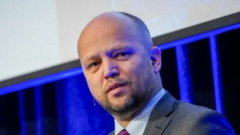 Trygve Slagsvold Vedum (Sp) har engasjert seg for nærskolene i Stange kommune, og er utrolig skuffet over vedtaket.
