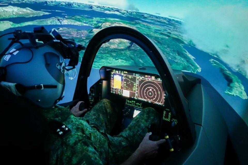 Dette bildet fra en F-35-simulator gir et inntrykk av hvordan cockpit i det ekte flyet ser ut. Dette bildet fra en F-35-simulator gir et inntrykk av hvordan cockpit i det ekte flyet ser ut. Foto: Ole Andreas Vekve / Forsvaret