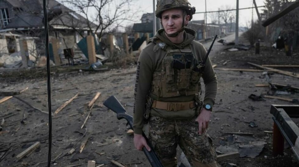 En ukrainsk soldat avbildet på en av gatene i Pokrovsk tidligere denne måneden.