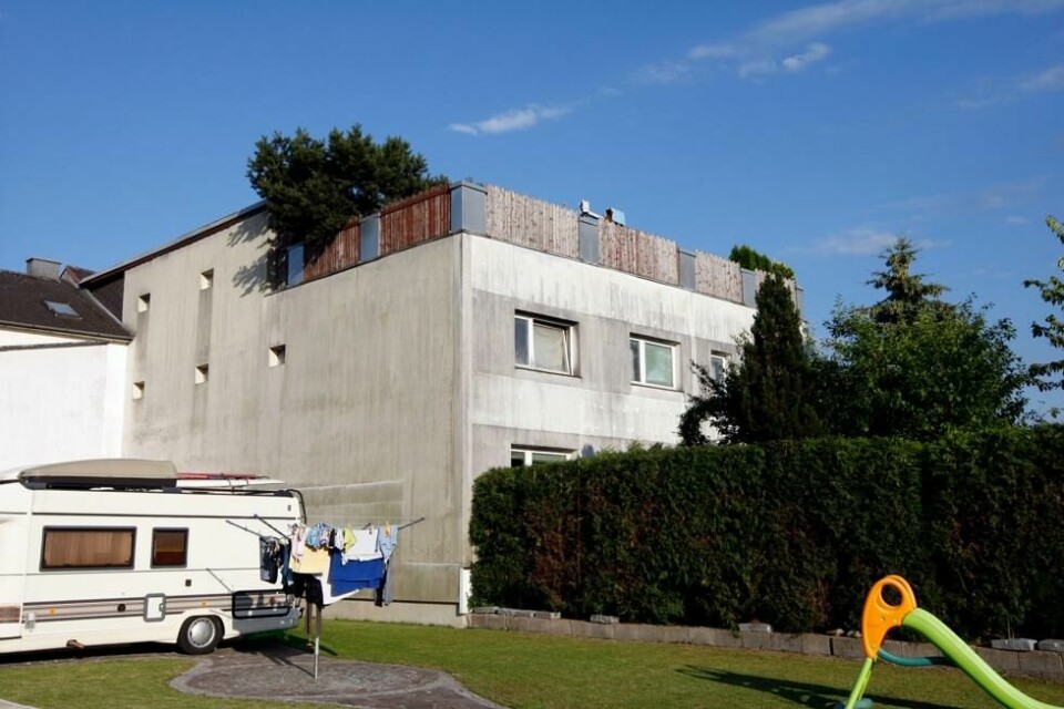 I dette huset i Østerrike holdt Josef Fritzl datteren og deres felles barn fanget i årevis. Foto Lise Åserud / NTB scanpix I dette huset i Østerrike holdt Josef Fritzl datteren og deres felles barn fanget i årevis. Foto Lise Åserud / NTB scanpix