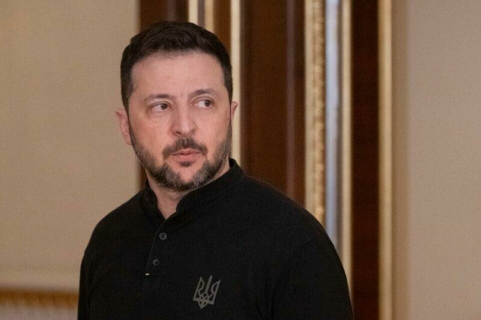 Ukrainas president Volodymyr Zelenskyj sier ukrainske styrker ikke er omringet i Kursk, slik Russland og Trump hevder.