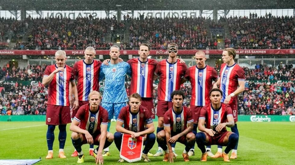 Det norske herrelandslaget i fotball har ikke tatt seg til mesterskap siden 2000. Her er startelleveren i 1-3-tapet for Danmark nylig. Foto: Fredrik Varfjell / NTB