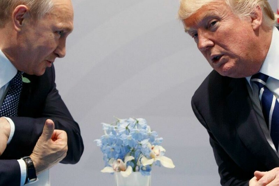 Russlands president Vladimir Putin og USAs president Donald Trump skal snakke sammen tirsdag. Bildet er fra G20-toppmøtet i Hamburg i 2017.