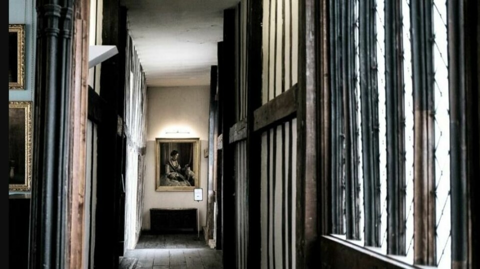 Flere av heksemerkene og forbannelsene risset inn i Gainsborough Old Hall stammer trolig fra 1600-tallet.