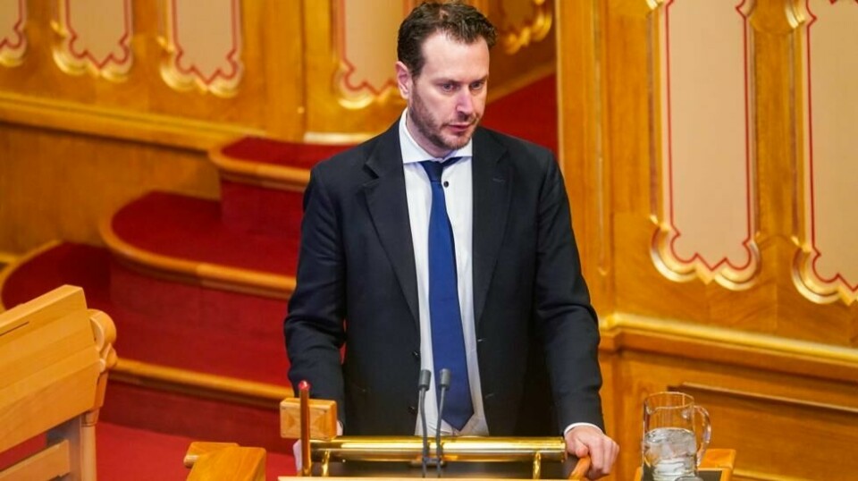 Helge André Njåstad (Frp) er lederen av Stortingets justiskomité. Han etterspør en garanti for at PST ikke er svekket etter at det ble kjent at en rapport om tjenesten er hemmeligholdt. Foto: Lise Åserud / NTB
