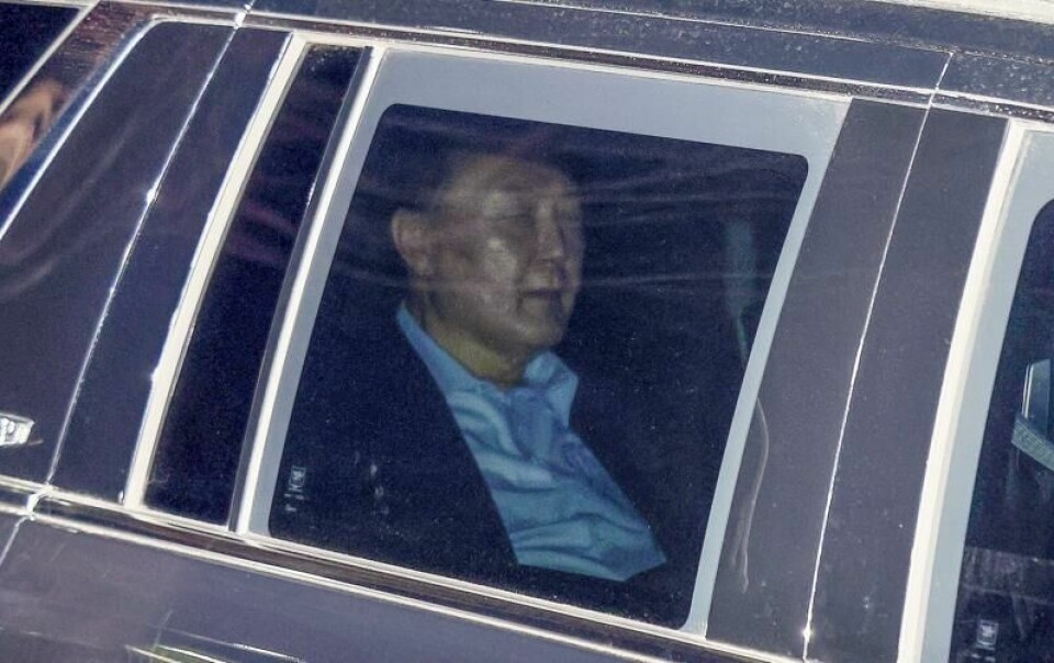 Sør-Koreas suspenderte president Yoon Suk-yeol nekter å forklare seg i avhør.
