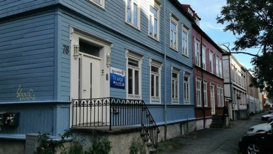 Advokat Christian Christiansen mener det relativt høye salget av boligkjøperforsikring hovedsakelig skyldes at eiendomsmeglerne som selger produktet får provisjon for hvert salg. Advokat Christian Christiansen mener det relativt høye salget av boligkjøperforsikring hovedsakelig skyldes at eiendomsmeglerne som selger produktet får provisjon for hvert salg. Foto: Kent Øksnes, Pengenytt