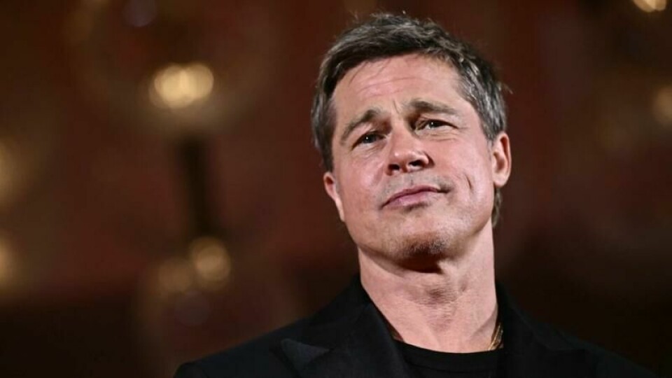 Brad Pitt slår tilbake mot svindlerne som har utgitt seg for å være ham. Foto: Marco BERTORELLO / AFP