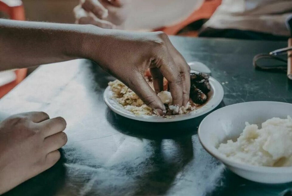 Pap, også kjent som ugali, er den mest utbredte basisføden i Sør-Afrika. Mam Sontos restaurant serverer kun pap og salat med enten lever, hjerte eller begge deler. Pap, også kjent som ugali, er den mest utbredte basisføden i Sør-Afrika. Mam Sontos restaurant serverer kun pap og salat med enten lever, hjerte eller begge deler. Foto: Philippus Lodewikus van Aswegen