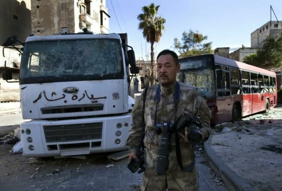 Den japanske «krigsturisten» Toshifumi Fujimoto fotografert i gamlebyen i Syrias største by, Aleppo. Foto: AFP Photo/Jm Lopez Den japanske «krigsturisten» Toshifumi Fujimoto fotografert i gamlebyen i Syrias største by, Aleppo. Foto: AFP Photo/Jm Lopez