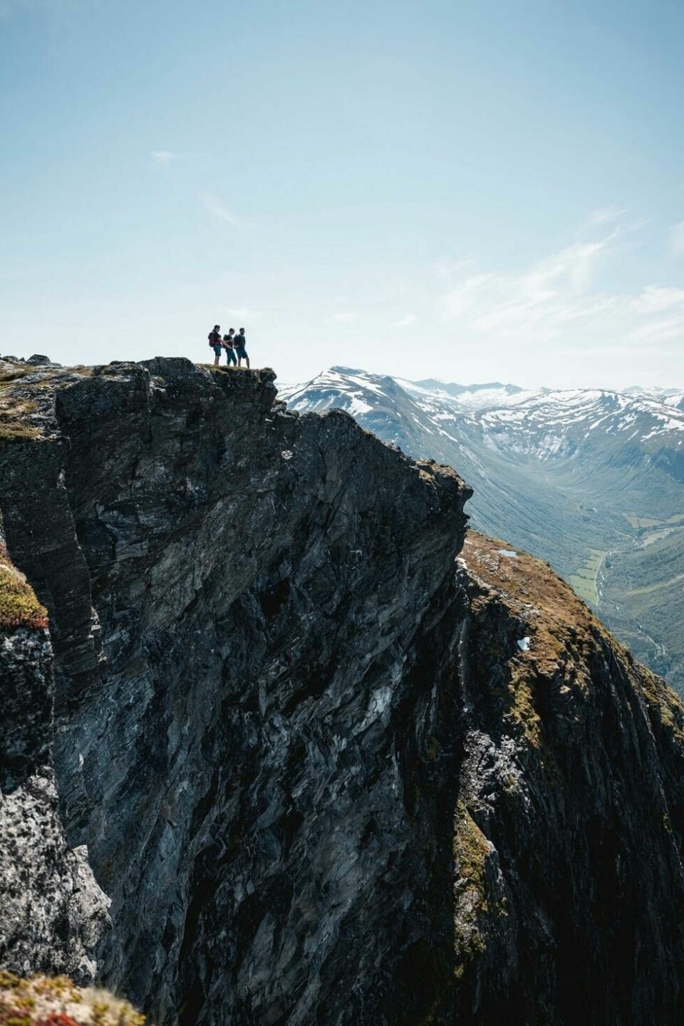 Lokale arrangører kan ta deg med på vandring eller sykkel opp til Helsetkopen hvor Tom Cruise kjørte utfor på motorsykkel i Mission Impossible 7. Lokale arrangører kan ta deg med på vandring eller sykkel opp til Helsetkopen hvor Tom Cruise kjørte utfor på motorsykkel i Mission Impossible 7. Foto: Simon Sjokvist