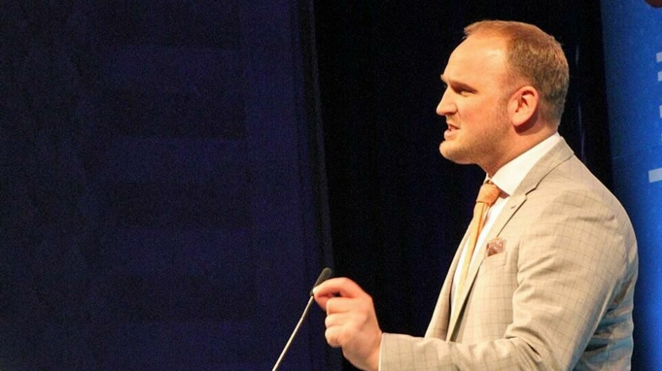 ULVEJAKT: – Troverdigheten til Stortingets rovdyrpolitikk står på spill, signaliserte landbruks- og matminister Jon Georg Dale (Frp) på Bondelagets årsmøte onsdag.