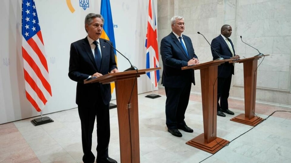 USAs utenriksminister Antony Blinken (t.v.) på onsdagens pressekonferanse i Kyiv sammen med Ukrainas utenriksminister Andrij Sybiha og den britiske utenriksministeren David Lammy (t.h.) Foto: Jefrem Lukatskyj / AP / NTB