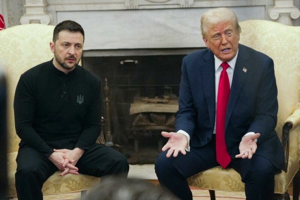 Flere ukrainere har tillit til president Volodymyr Zelenskyj (t.v.) nå enn før ordkrigen med USAs president Donald Trump, viser en måling fra et ukrainsk institutt.