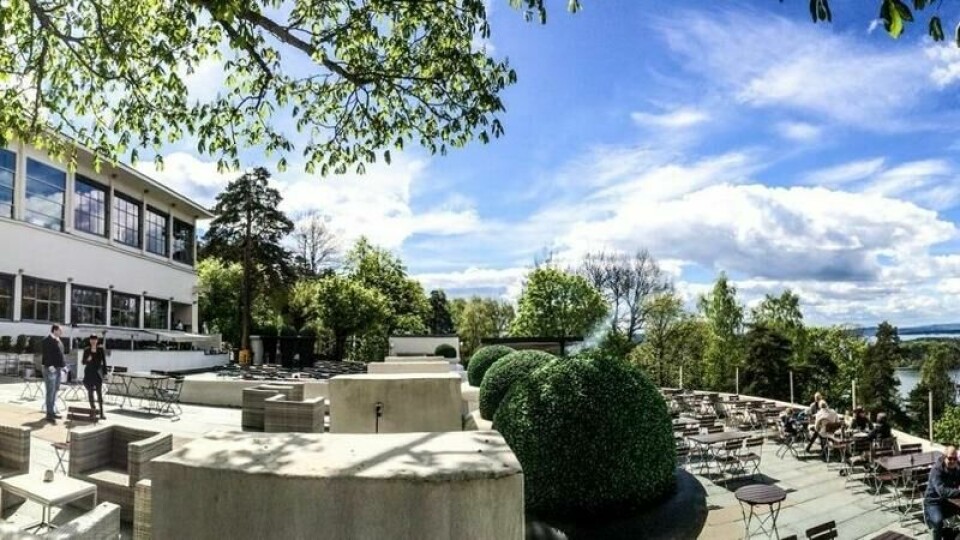 En arkitektonisk perle og en fantastisk beliggenhet er kastet fullstendig vrak på, mener kommentatoren. En arkitektonisk perle og en fantastisk beliggenhet er kastet fullstendig vrak på, mener kommentatoren. Foto: Fra Ekebergrestaurantens nettside