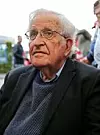 Forfatteren og filosofen Noam Chomasky (95) har lenge vært en kritiker av amerikansk utenrikspolitikk i flere tiår. Foto: Heuler Andrey / AFP