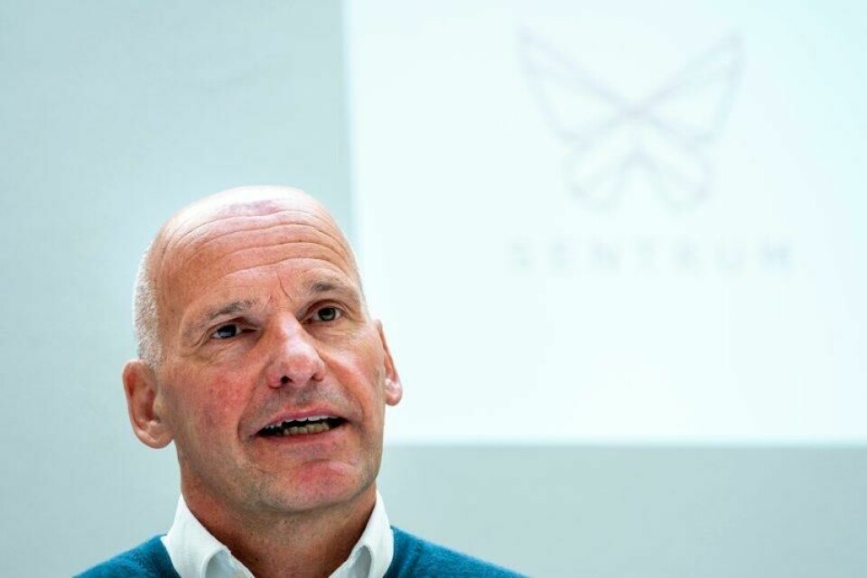 Partiet Sentrum og leder Geir Lippestad får kritikk for å love nominasjon til Pakistans tidligere statsminister hvis partiet kommer på Stortinget til høsten.
