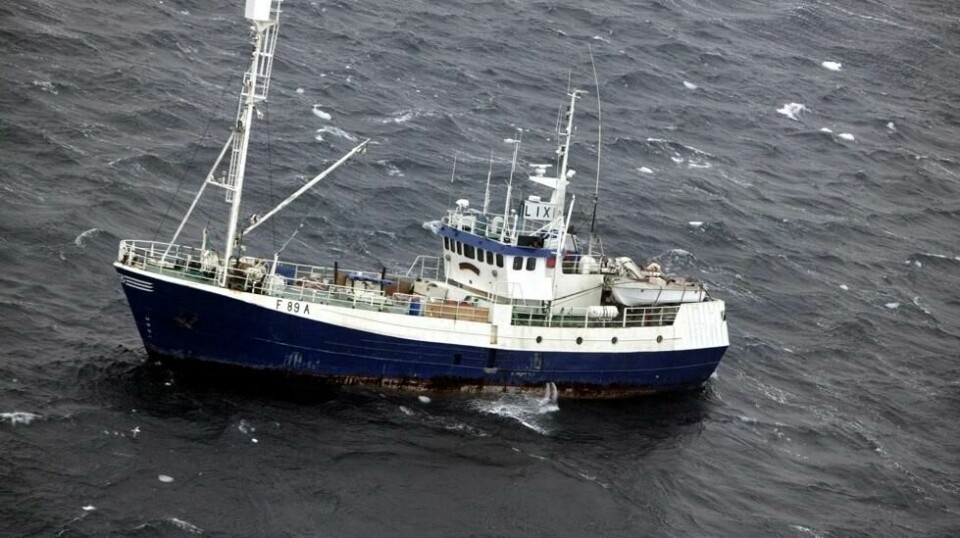 – De 13 om bord i «Havsel» har kommet seg i overlevelsesdrakter, og er klare til evakuering, opplyser Hovedredningssentralen i Nord-Norge. Foto: 333 skvadron på Andøya / SCANPIX