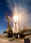 Soyuz MS-07-raketten letter med Ekspedisjon 54 og de tre astronautene søndag 17. desember. Scanpix/NASA via AP. Foto: Joel Kowsky / AP