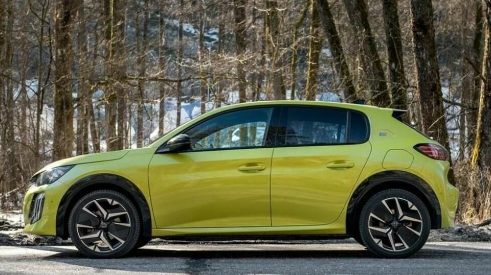 Peugeot E-208 GT er nå kommet i oppdatert utgave med flere forbedringer du vil verdsette.