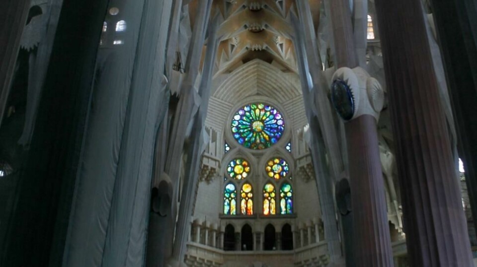 Sagrada Familia i Barcelona skal ferdigstilles i 2026, hundre år etter at arkitekten Antoni Gaudi døde. Katedralen besøkes årlig av fem millioner mennesker. Foto: Cornelius Poppe / NTB