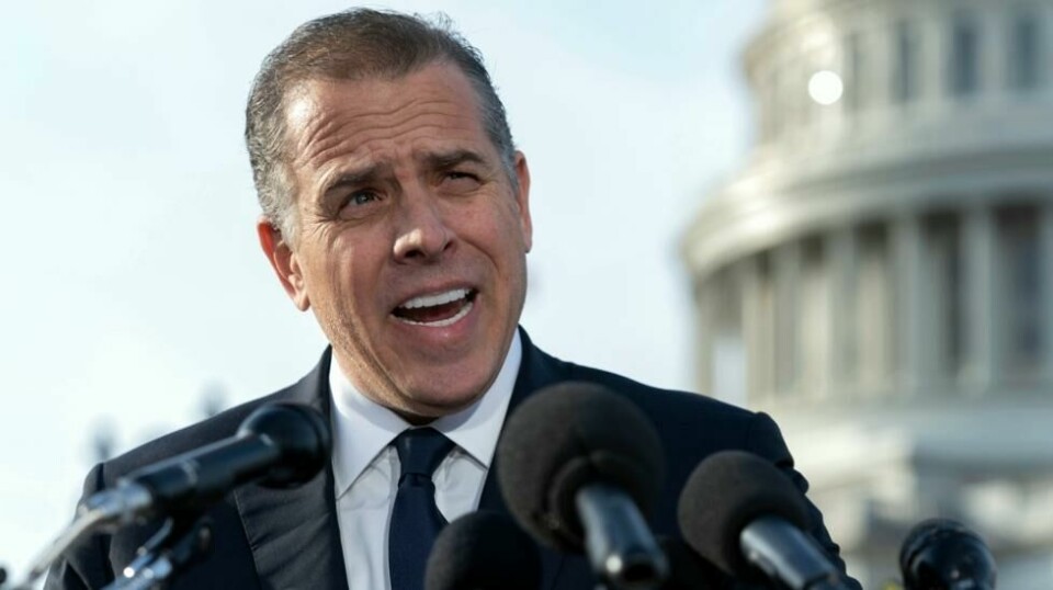Hunter Biden, sønn av president Joe Biden, snakker med journalister i Washington DC, 13. desember 2023.
