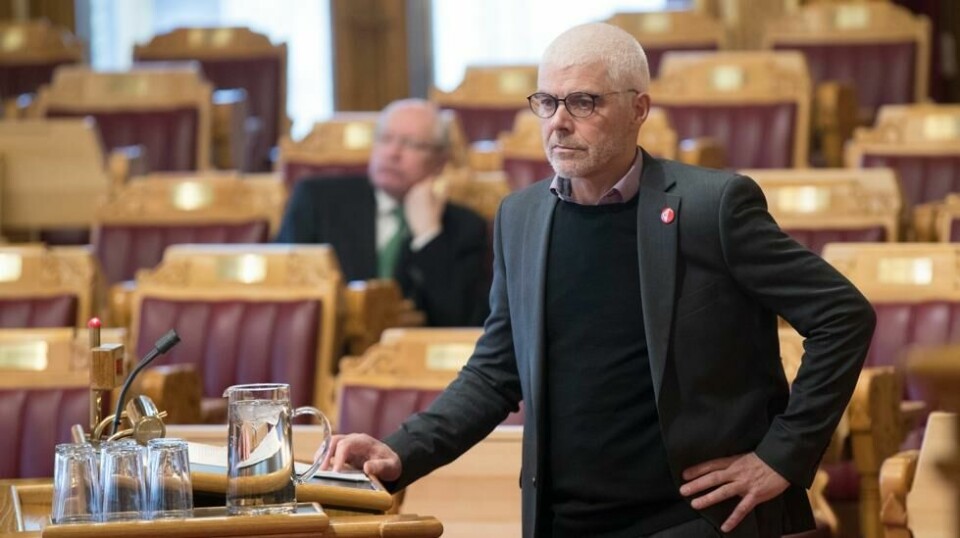 Stortinget vedtok i fjor å forby enkelte halvautomatiske våpen. Petter Eide (SV) mener lovendringen må tre i kraft snarest. Foto: Vidar Ruud / NTB scanpix