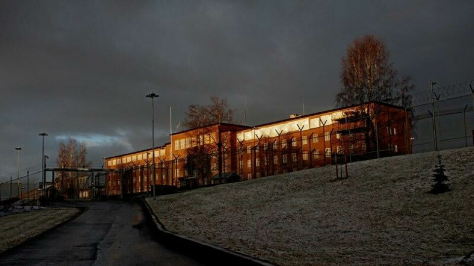 Mannen ble i 2002 dømt til forvaring etter å overgrep han begikk mot sin egen sønn på besøksrommet på Ila fengsel.