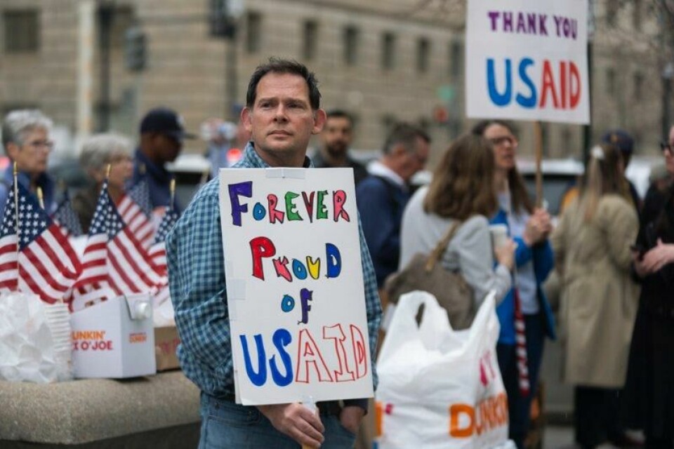 Oppsagte USAID-ansatte demonstrerer på dette bildet tatt 27. februar.