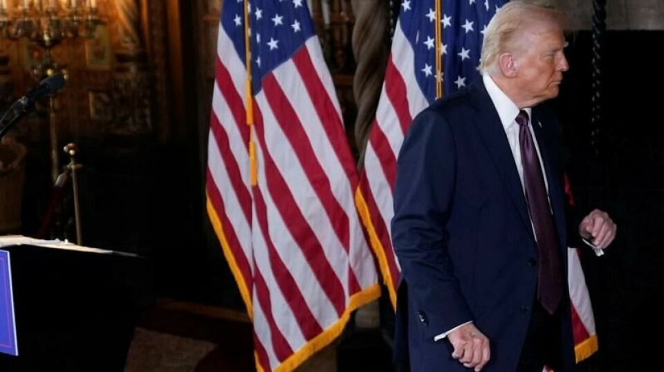 Donald Trump utgjør en umiddelbar og konkret trussel mot det danske riket, skriver den danske kommentatoren og forfatteren David Trads, som skriver for Altinget om sikkerhetspolitikk. Her er USAs kommende president under tirsdagens pressekonferanse på Mar-a-Lago.