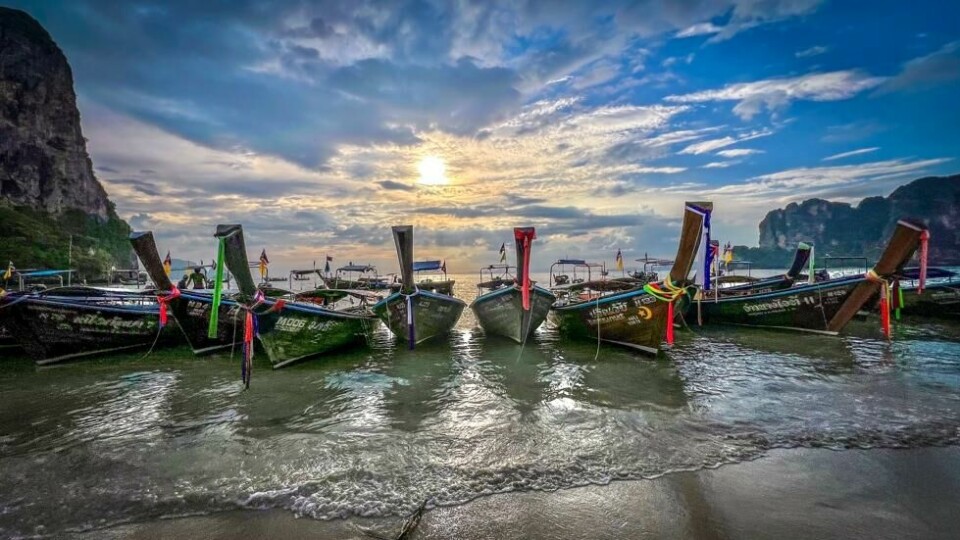 Krabi og Phuket i Thailand er favorittreisemål for nordmenn denne vinteren. Det innebærer ofte turer med Longtailbåter, som her i Krabi. Krabi og Phuket i Thailand er favorittreisemål for nordmenn denne vinteren. Det innebærer ofte turer med Longtailbåter, som her i Krabi. Foto: Avinor