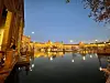 Ordføreren i Sevilla ønsker å kreve inngangspenger fra turister som ønsker å oppleve den berømte Plaza de España med sine enorme bygninger, kunstige kanal og rike foleliv. Litt mer stille her om kvelden 1. juledag. Foto: Tor Strand / ABC Nyheter