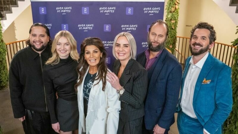 Jonas Benyoub (f.v.), Astrid Smeplass, Carola Häggkvist, Ina Wroldsen, Stein Torleif Bjella og Thomas Dybdahl er årets artister i TV 2-programmet «Hver gang vi møtes».