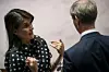 Nikki Haley i samtale med Sveriges FN-ambassadør under et møte i Sikkerhetsrådet angående situasjonen i Midtøsten 26. april. Scanpix/AFP.