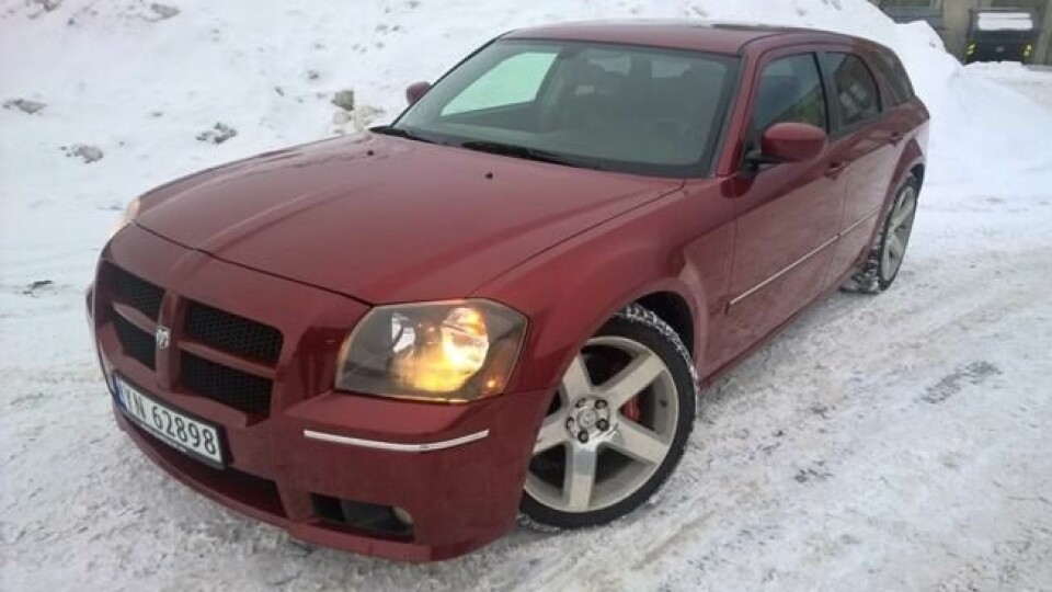 En Dodge Magnum SRT8 med 6,1-liters Hemi V8 er hverdagsbilen. En Dodge Magnum SRT8 med 6,1-liters Hemi V8 er hverdagsbilen. Foto: Privat
