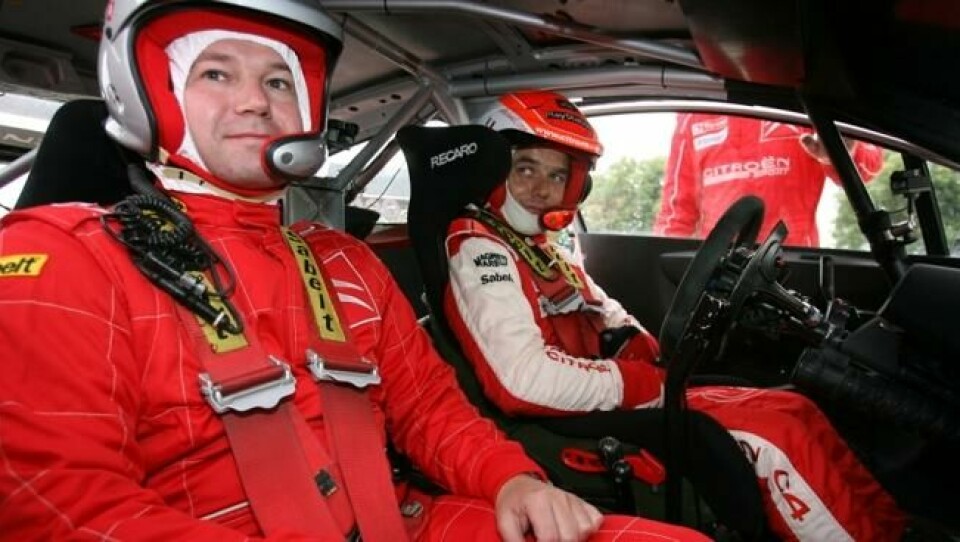 Landsem like før han får sitt livs kjøretur, i passasjersetet på Sebastien Loeb sin rallybil, i Citroëns testløype i Frankrike. Landsem like før han får sitt livs kjøretur, i passasjersetet på Sebastien Loeb sin rallybil, i Citroëns testløype i Frankrike. Foto: Privat