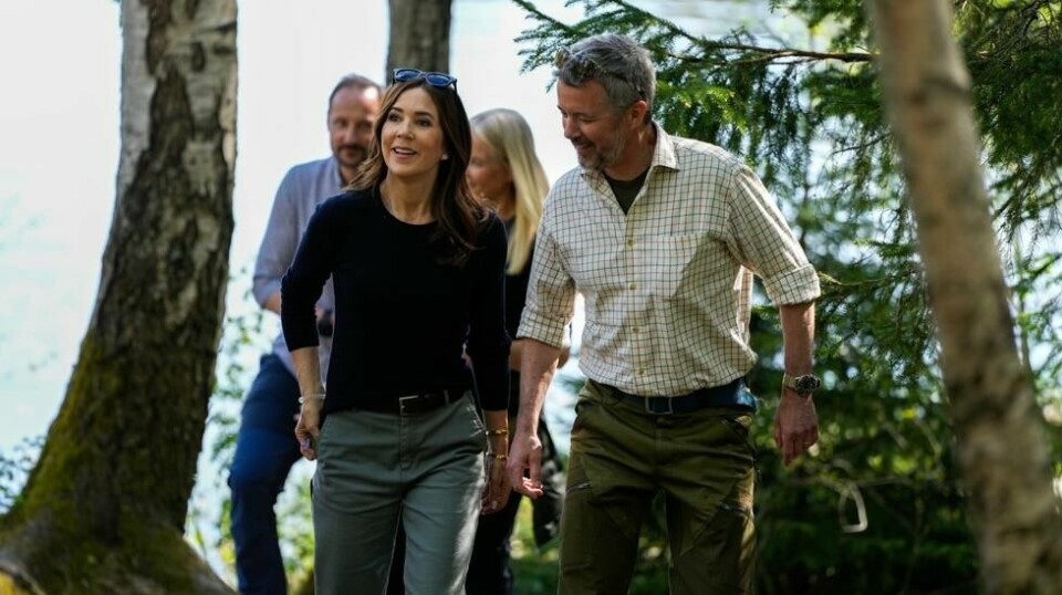 Kong Frederik og dronning Mary beundret naturen ved Ulsrudvann i Østmarka i Oslo. Foto: Beate Oma Dahle / NTB